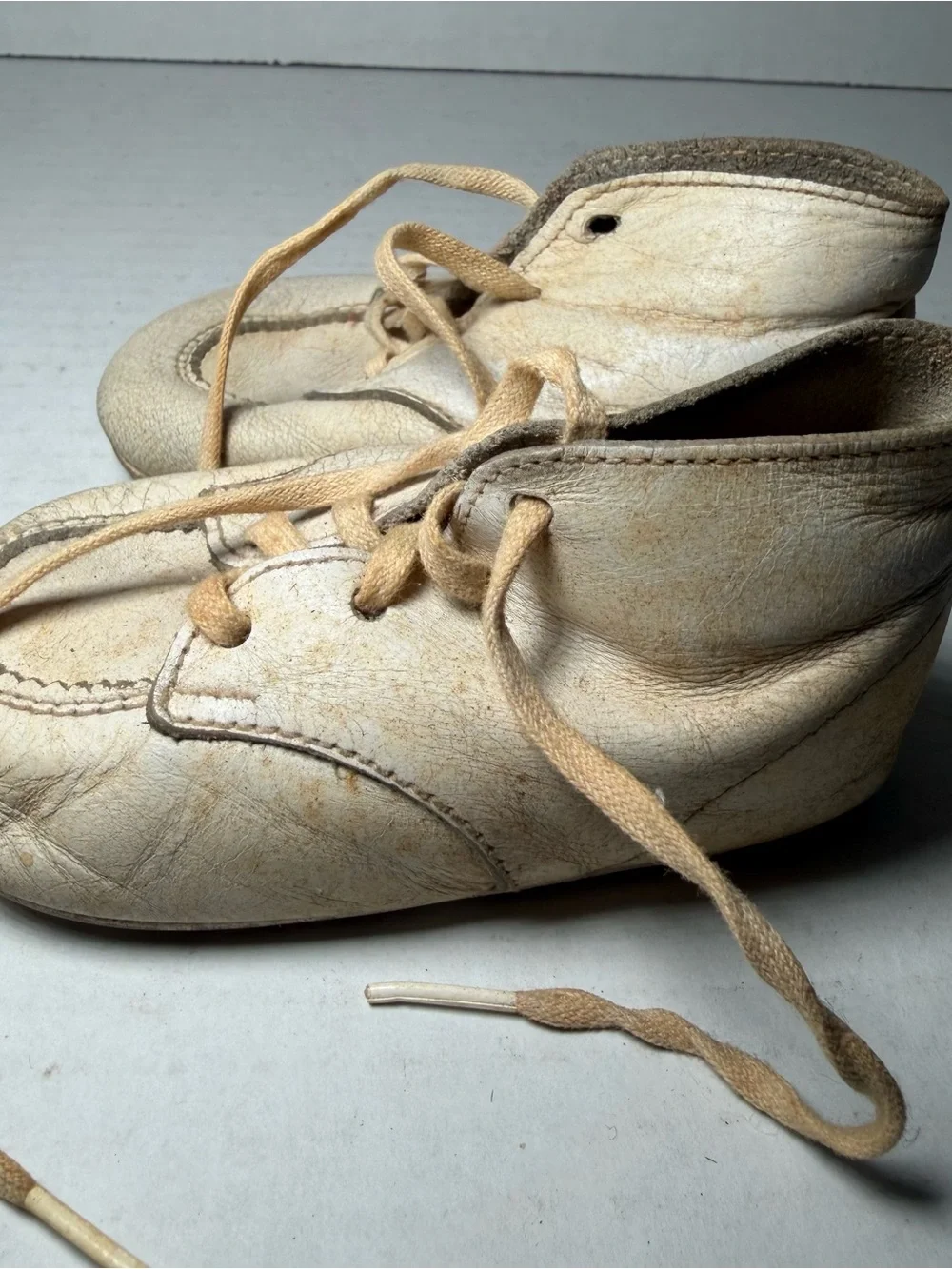 Vintage Buster Brown White Leather Lace Up Baby Infant Shoes Size 1 Doll